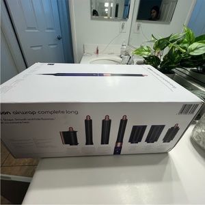 Dyson airwrap (Europe) new in box.